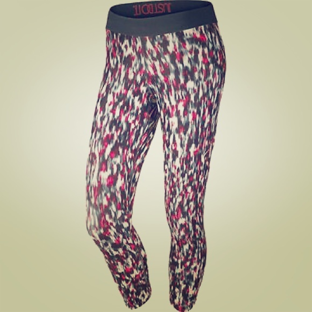 NIKE Women’s Dri-Fit Training Crop Pants. Size S